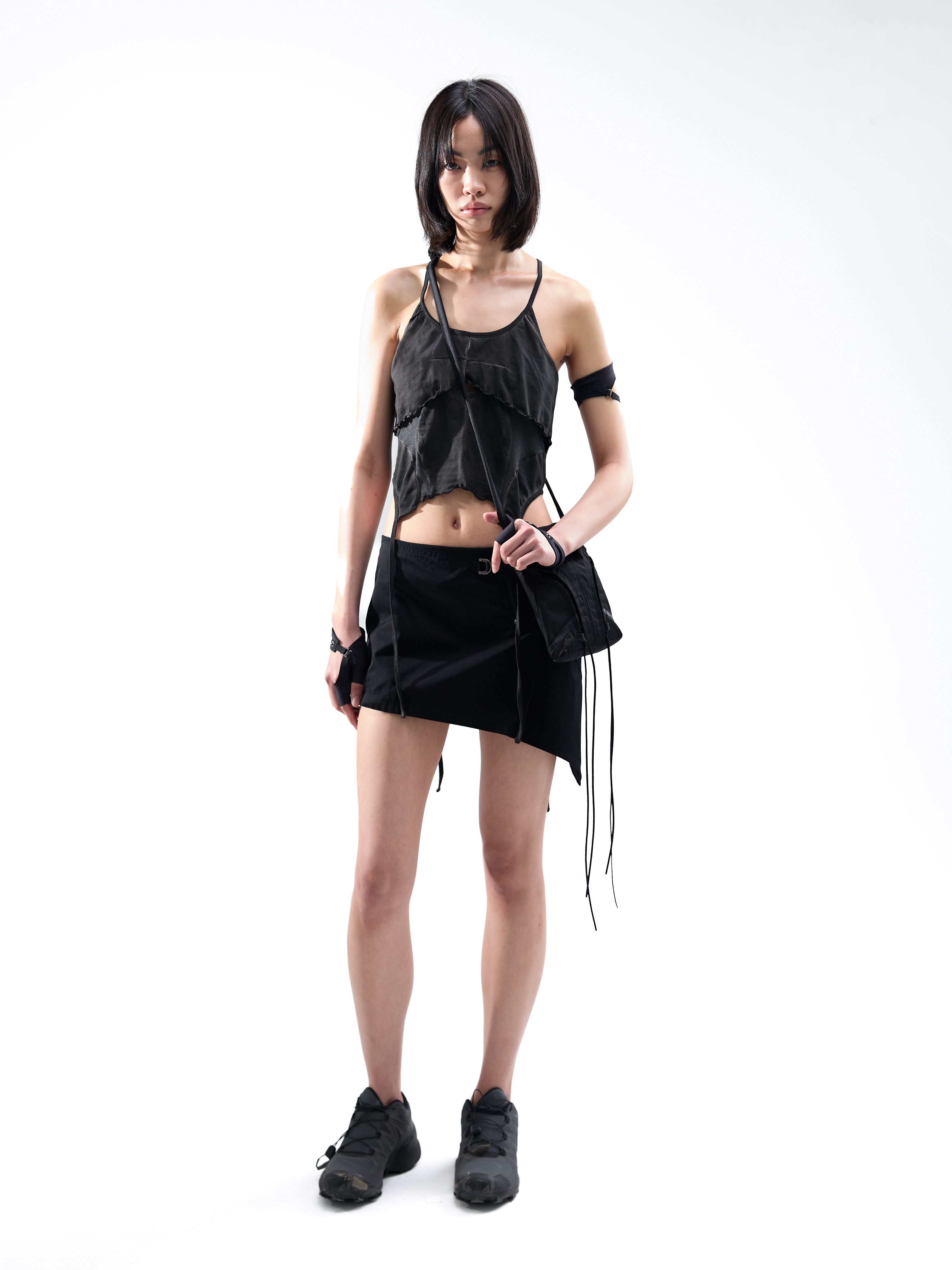 HALTER SLEEVELESS