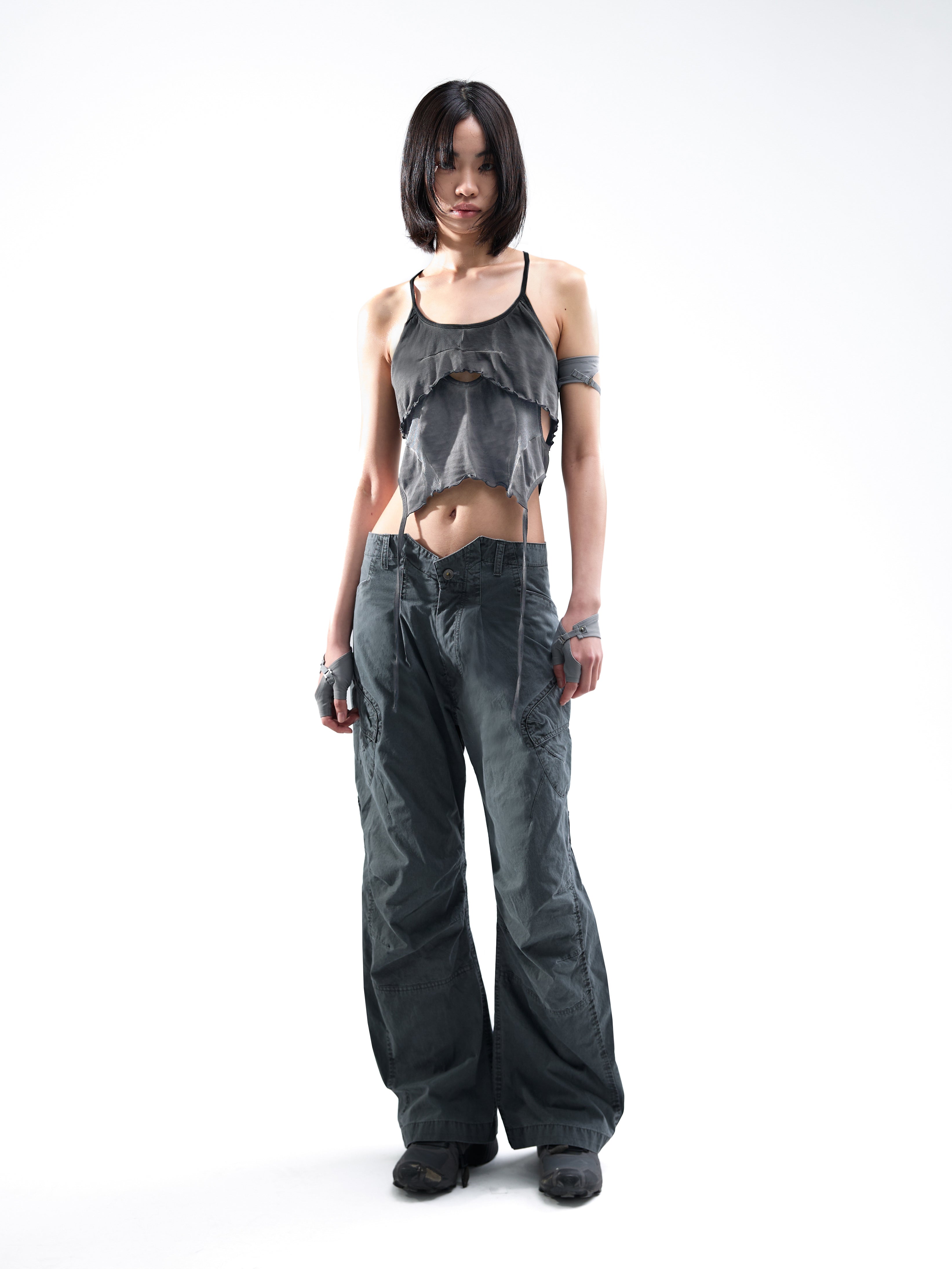 HALTER SLEEVELESS